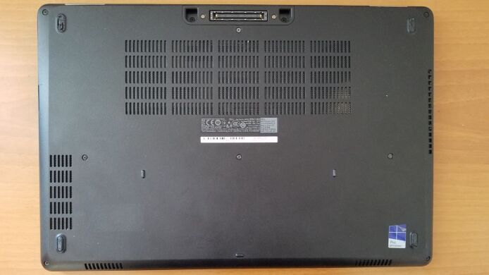 Мобільна робоча станція Dell Precision 3510 / 15.6" (1920x1080) IPS / Intel Core i7-6820HQ (4 (8) ядра по 2.7 - 3.6 GHz) / 16 GB DDR4 / 512 GB SSD / AMD FirePro W5130M, 2 GB GDDR5, 128-bit / WebCam