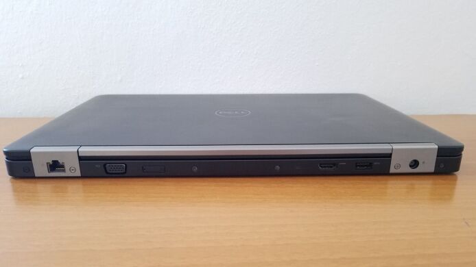 Мобільна робоча станція Dell Precision 3510 / 15.6" (1920x1080) IPS / Intel Core i7-6820HQ (4 (8) ядра по 2.7 - 3.6 GHz) / 16 GB DDR4 / 512 GB SSD / AMD FirePro W5130M, 2 GB GDDR5, 128-bit / WebCam