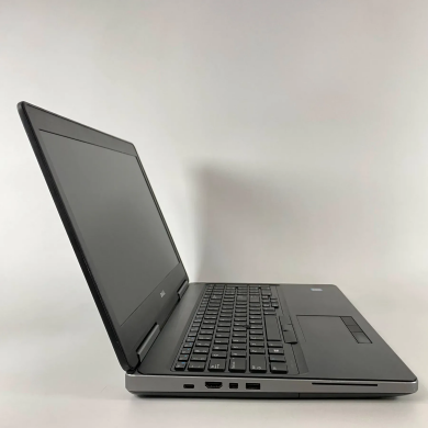 Мобільна робоча станція Dell Precision 7520 / 15.6" (1920x1080) IPS / Intel Xeon E3-1505M v6 (4 (8) ядра по 3.0 - 4.0 GHz) / 16 GB DDR4 / 128 GB SSD + 500 GB HDD / nVidia Quadro M2200, 4 GB GDDR5, 128-bit / HDMI Мобільна робоча станція Dell Precision 7520 / 15.6" (1920x1080) IPS / Intel Xeon E3-1505M v6 (4 (8) ядра по 3.0 - 4.0 GHz) / 16 GB DDR4 / 128 GB SSD + 500 GB HDD / nVidia Quadro M2200, 4 GB GDDR5, 128-bit / HDMI