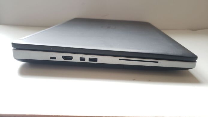 Мобильная рабочая станция Dell Precision 7710 / 17.3" (1920x1080) IPS / Intel Core i7-6820HQ (4 (8) ядра по 2.7 - 3.6 GHz) / 16 GB DDR4 / 128 GB SSD + 512 GB SSD / nVidia Quadro M3000M, 4 GB GDDR5, 256-bit / WebCam