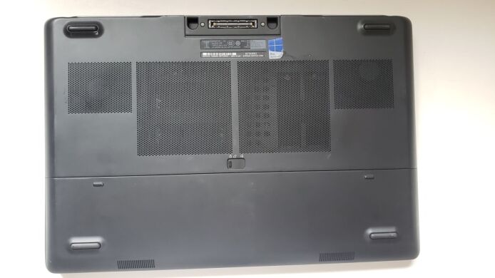 Мобильная рабочая станция Dell Precision 7710 / 17.3" (1920x1080) IPS / Intel Core i7-6820HQ (4 (8) ядра по 2.7 - 3.6 GHz) / 16 GB DDR4 / 128 GB SSD + 512 GB SSD / nVidia Quadro M3000M, 4 GB GDDR5, 256-bit / WebCam