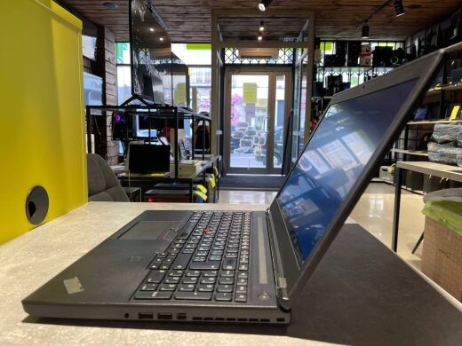 Мобільна робоча станція Lenovo ThinkPad P50 / 15.6" (1920x1080) TN / Intel Core i7-6700HQ (4 (8) ядра по 2.6 - 3.5 GHz) / 16 GB DDR4 / 480 GB SSD / nVidia Quadro M1000M, 2 GB GDDR5, 128-bit / WebCam