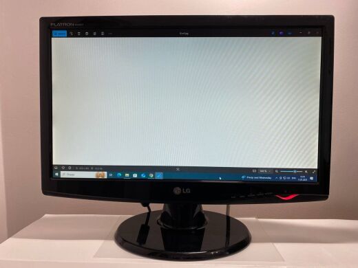 Монітор LG Flatron W2043T‐PF / 20" (1600x900) TN / VGA, DVI / VESA 100x100