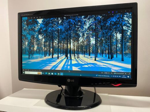 Монітор LG Flatron W2043T‐PF / 20" (1600x900) TN / VGA, DVI / VESA 100x100