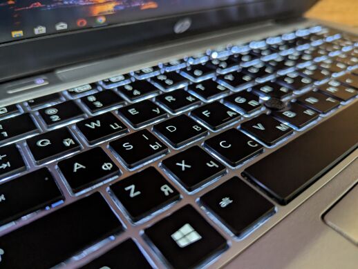 Нетбук HP EliteBook 820 G3 / 12.5" (1920x1080) IPS / Intel Core i5-6300U (2 (4) ядра по 2.4 - 3.0 GHz) / 8 GB DDR4 / 240 GB SSD / Intel HD Graphics 520 / WebCam / TouchID / Windows 10