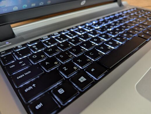 Ноутбук Б-клас HP ProBook 450 G3 / 15.6" (1366x768) TN / Intel Core i7-6500U (2 (4) ядра по 2.5 - 3.1 GHz) / 8 GB DDR3 / 240 GB SSD / AMD Radeon R7 M340, 2 GB DDR3, 64-bit / WebCam / Fingerprint / Windows 10