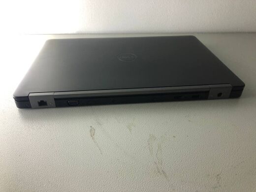 Ноутбук Dell Latitude E5570 / 15.6" (1366x768) TN / Intel Core i7-6820HQ (4 (8) ядра по 2.7 - 3.6 GHz) / 8 GB DDR4 / 256 GB SSD / AMD Radeon R7 M370, 2 GB GDDR5, 128-bit / WebCam / HDMI
