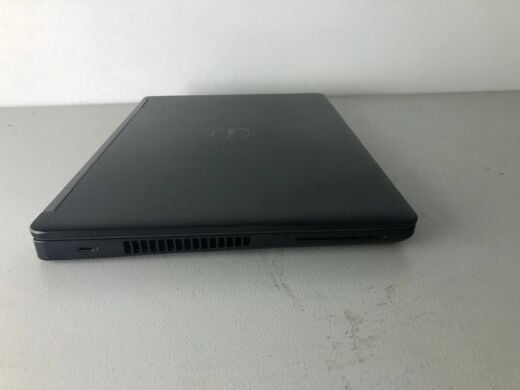 Ноутбук Dell Latitude E5570 / 15.6" (1366x768) TN / Intel Core i7-6820HQ (4 (8) ядра по 2.7 - 3.6 GHz) / 8 GB DDR4 / 256 GB SSD / AMD Radeon R7 M370, 2 GB GDDR5, 128-bit / WebCam / HDMI