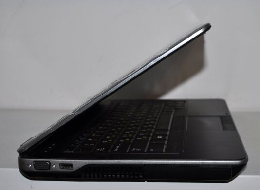 Ноутбук Dell Latitude E6440 / 14" (1366x768) TN / Intel Core i5-4310M (2 (4) ядра по 2.7 - 3.4 GHz) / 8 GB DDR3 / 256 GB SSD NEW / AMD Radeon HD 8690M, 1 GB GDDR5, 64-bit / WebCam / DVD-ROM / HDMI