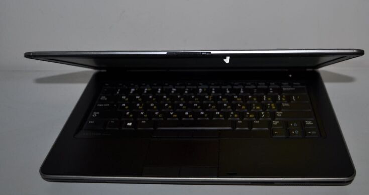 Ноутбук Dell Latitude E6440 / 14" (1366x768) TN / Intel Core i5-4310M (2 (4) ядра по 2.7 - 3.4 GHz) / 8 GB DDR3 / 256 GB SSD NEW / AMD Radeon HD 8690M, 1 GB GDDR5, 64-bit / WebCam / DVD-ROM / HDMI