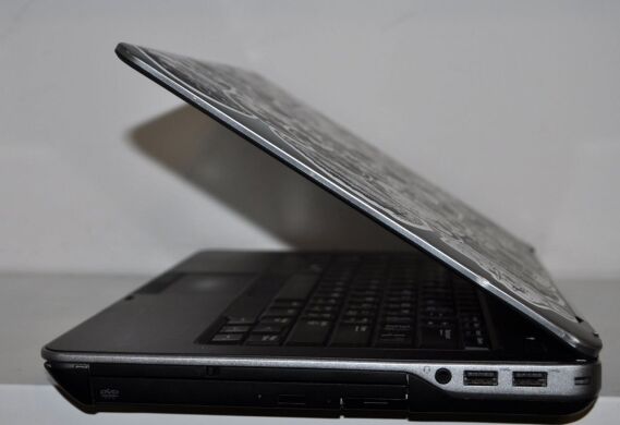 Ноутбук Dell Latitude E6440 / 14" (1366x768) TN / Intel Core i5-4310M (2 (4) ядра по 2.7 - 3.4 GHz) / 8 GB DDR3 / 256 GB SSD NEW / AMD Radeon HD 8690M, 1 GB GDDR5, 64-bit / WebCam / DVD-ROM / HDMI