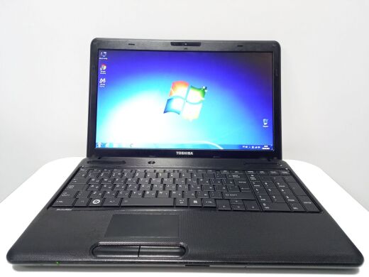 Ноутбук Toshiba Satellite Pro C660 / 15.6" (1366x768) TN / Intel Pentium T4500 (2 ядра по 2.3 GHz) / 4 GB DDR3 / 300 GB HDD / WebCam Ноутбук Toshiba Satellite Pro C660 / 15.6" (1366x768) TN / Intel Pentium T4500 (2 ядра по 2.3 GHz) / 4 GB DDR3 / 300 GB HDD / WebCam
