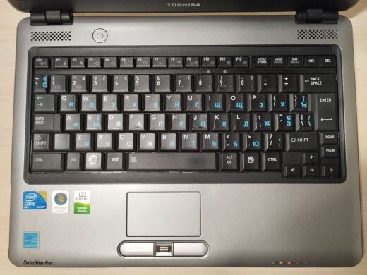 Ноутбук Toshiba Satellite Pro U400-24H / 13.3" (1280x800) TN / Intel Core 2 Duo T5870 (2 ядра по 2.0 GHz) / 4 GB DDR2 / 120 GB SSD / Intel GMA X3100 Graphics / WebCam / Без АКБ Ноутбук Toshiba Satellite Pro U400-24H / 13.3" (1280x800) TN / Intel Core 2 Duo T5870 (2 ядра по 2.0 GHz) / 4 GB DDR2 / 120 GB SSD / Intel GMA X3100 Graphics / WebCam / Без АКБ