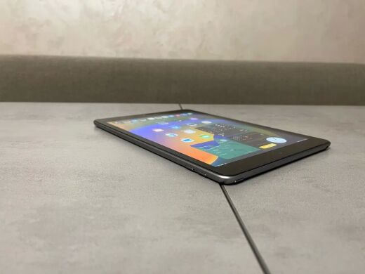 Планшет Apple iPad A1893 / 9.7" (2048x1536) IPS / Apple A10 Fusion (4 ядра по 1.09 - 2.34 GHz) / 2 GB RAM / 32 GB Memory