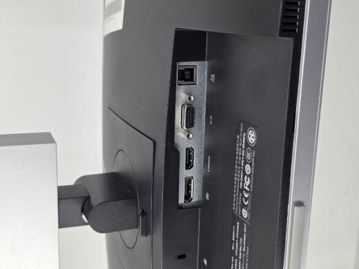 Монитор HP EliteDisplay E243i / 24" (1920x1200) IPS / 1x HDMI, 1x DisplayPort, 1x VGA, 3x USB 3.0 / VESA 100x100 / Pivot