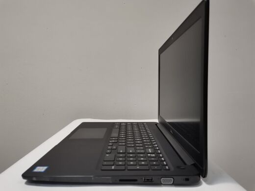 Ноутбук Dell Latitude 3500 / 15.6" (1920х1080) TN / Intel Core i5-8265U (4 (8) ядра по 1.6 - 3.9 GHz) / 16 GB DDR4 / 512 GB SSD M.2 / Intel UHD Graphics 620 / WebCam / USB 3.0