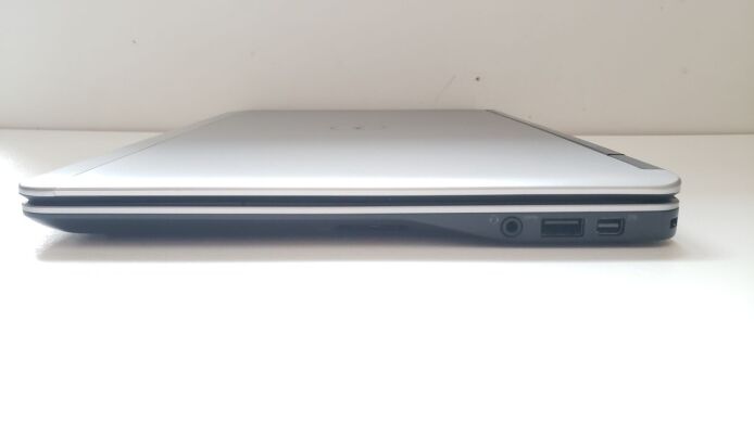 Нетбук Dell Latitude E7240 / 12.5" (1366x768) TN / Intel Core i7-4600U (2 (4) ядра по 2.1 - 3.3 GHz) / 8 GB DDR3 / 200 GB SSD / Intel HD Graphics 4400 / WebCam