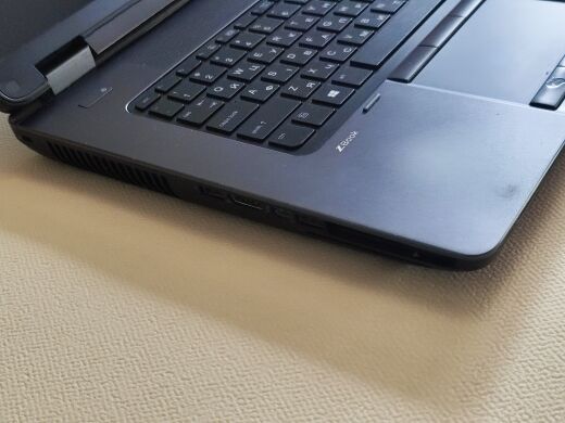 Мобільна робоча станція HP ZBook 17 G2 / 17.3" (1920x1080) TN / Intel Core i7-4810MQ (4 (8) ядра по 2.8 - 3.8 GHz) / 32 GB DDR3 / 256 GB SSD / nVidia Quadro K3100M, 4 GB GDDR5, 256-bit / WebCam