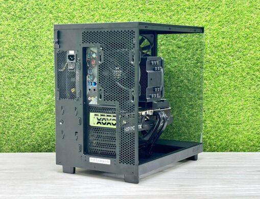Новый игровой ПК Hyte Y60 Black Tower / Intel Core i7-13700KF (16 (24) ядер по 2.5 - 5.4 GHz) / 32 GB DDR5 / 1000 GB SSD / nVidia GeForce RTX 3090, 24 GB GDDR6X, 384-bit / 1000W / Win 11