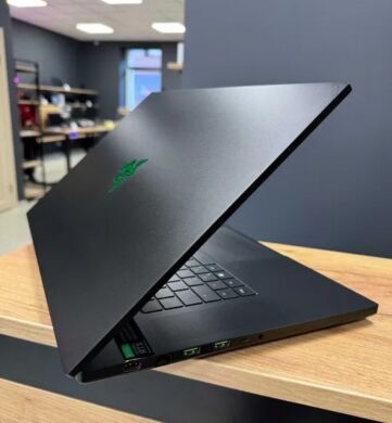Ігровий ноутбук Razer Blade 17 / 17.3" (2560x1440) IPS / Intel Core i7-12800H (14 (20) ядер по 3.7 - 4.8 GHz) / 32 GB DDR5 / 1000 GB SSD + 2000 GB SSD / nVidia GeForce RTX 3070 Ti, 8 GB GDDR6X, 256-bit / WebCam / Win 11
