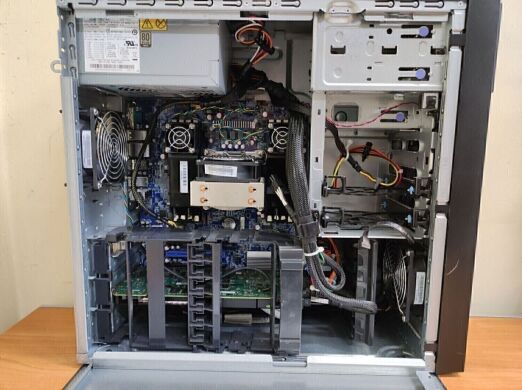 Робоча станція Lenovo ThinkStation S30 Tower / Intel Xeon E5-2670 (8 (16) ядер по 2.6 - 3.3 GHz) / 32 GB DDR3 / 250 GB HDD / nVidia Quadro 2000, 1 GB GDDR5, 128-bit / 610W / DVI / DisplayPort