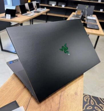 Ігровий ноутбук Razer Blade 17 / 17.3" (2560x1440) IPS / Intel Core i7-12800H (14 (20) ядер по 3.7 - 4.8 GHz) / 32 GB DDR5 / 1000 GB SSD + 2000 GB SSD / nVidia GeForce RTX 3070 Ti, 8 GB GDDR6X, 256-bit / WebCam / Win 11