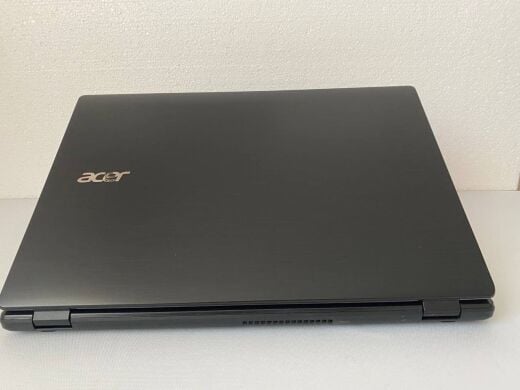 Ноутбук Acer Aspire E5-721 / 17.3" (1600x900) TN / AMD A8-6410 (4 ядра по 2.0 - 2.4 GHz) / 12 GB DDR5 / 240 GB SSD / AMD Radeon R5 Graphics / WebCam