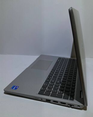 Мобильная рабочая станция Б-класс Dell Precision 3560 / 15.6" (1920x1080) TN / Intel Core i7-1165G7 (4 (8) ядра по 2.8 - 4.7 GHz) / 16 GB DDR4 / 256 GB SSD / nVidia Quadro T500, 2 GB GDDR6, 64-bit / WebCam / Win 11 Pro