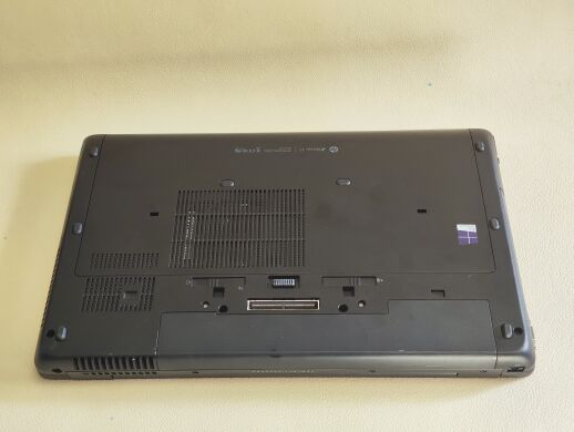 Мобільна робоча станція HP ZBook 17 G2 / 17.3" (1920x1080) TN / Intel Core i7-4810MQ (4 (8) ядра по 2.8 - 3.8 GHz) / 32 GB DDR3 / 256 GB SSD / nVidia Quadro K3100M, 4 GB GDDR5, 256-bit / WebCam