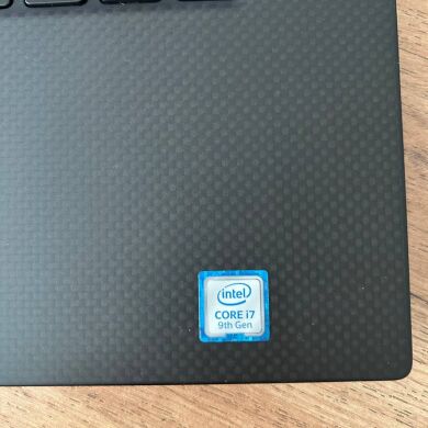 Ігровий ноутбук Dell XPS 15 7590 / 15.6" (3840x2160) IPS Touch / Intel Core i7-9750H (6 (12) ядер по 2.6 - 4.5 GHz) / 16 GB DDR4 / 256 GB SSD / nVidia GeForce GTX 1650, 4 GB GDDR5, 128-bit / WebCam Ігровий ноутбук Dell XPS 15 7590 / 15.6" (3840x2160) IPS Touch / Intel Core i7-9750H (6 (12) ядер по 2.6 - 4.5 GHz) / 16 GB DDR4 / 256 GB SSD / nVidia GeForce GTX 1650, 4 GB GDDR5, 128-bit / WebCam