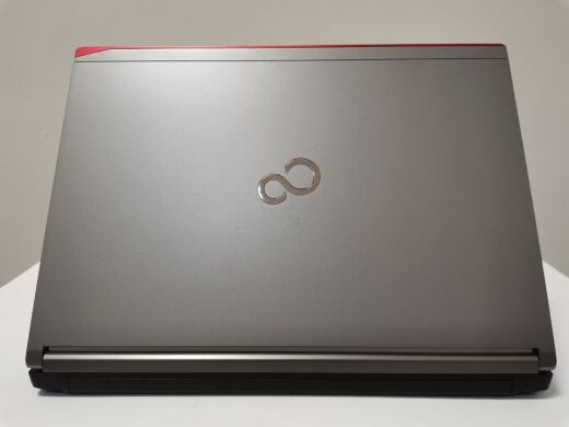 Ноутбук Fujitsu Lifebook E736 / 13.3" (1366x768) TN / Intel Core i5-6300U (2 (4) ядра по 2.4 - 3.0 GHz) / 8 GB DDR4 / 120 GB SSD / Intel HD Graphics 520 / WebCam Ноутбук Fujitsu Lifebook E736 / 13.3" (1366x768) TN / Intel Core i5-6300U (2 (4) ядра по 2.4 - 3.0 GHz) / 8 GB DDR4 / 120 GB SSD / Intel HD Graphics 520 / WebCam