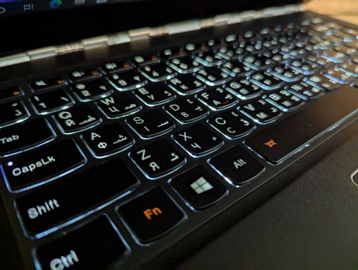 Ноутбук-трансформер Б-класс Lenovo Yoga 900-13 ISK / 13.3" (3200x1800) IPS Touch / Intel Core i7-6500U (2 (4) ядра по 2.5 - 3.1 GHz) / 8 GB DDR3 / 512 GB SSD / Intel HD Graphics 520 / WebCam / Windows 10