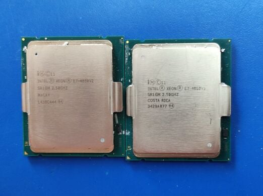 Процессор Intel Xeon E7-4880 v2 / сокет LGA2011
