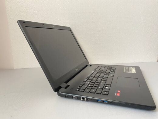 Ноутбук Acer Aspire E5-721 / 17.3" (1600x900) TN / AMD A8-6410 (4 ядра по 2.0 - 2.4 GHz) / 12 GB DDR5 / 240 GB SSD / AMD Radeon R5 Graphics / WebCam