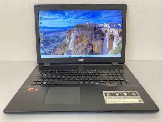 Ноутбук Acer Aspire E5-721 / 17.3" (1600x900) TN / AMD A8-6410 (4 ядра по 2.0 - 2.4 GHz) / 12 GB DDR5 / 240 GB SSD / AMD Radeon R5 Graphics / WebCam