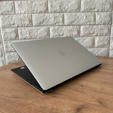 Ігровий ноутбук Dell XPS 15 7590 / 15.6" (3840x2160) IPS Touch / Intel Core i7-9750H (6 (12) ядер по 2.6 - 4.5 GHz) / 16 GB DDR4 / 256 GB SSD / nVidia GeForce GTX 1650, 4 GB GDDR5, 128-bit / WebCam Ігровий ноутбук Dell XPS 15 7590 / 15.6" (3840x2160) IPS Touch / Intel Core i7-9750H (6 (12) ядер по 2.6 - 4.5 GHz) / 16 GB DDR4 / 256 GB SSD / nVidia GeForce GTX 1650, 4 GB GDDR5, 128-bit / WebCam