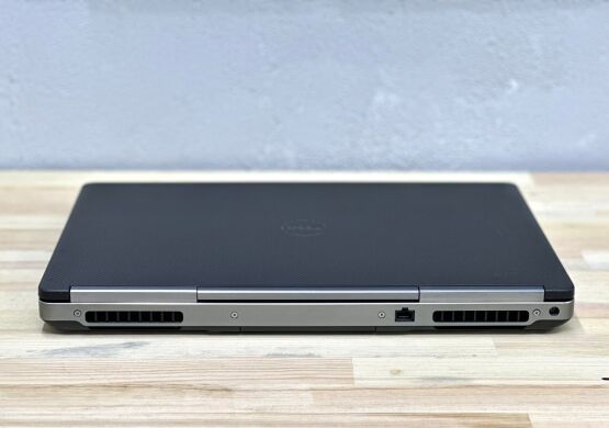 Мобильная рабочая станция Dell Precision 7710 / 17.3" (1600x900) TN / Intel Core i7-6820HQ (4 (8) ядра по 2.7 - 3.6 GHz) / 16 GB DDR4 / 512 GB SSD / nVidia Quadro M5000M, 8 GB GDDR5, 256-bit / Win 10 Pro