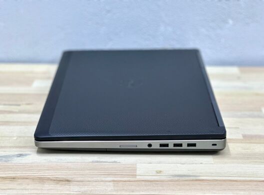 Мобильная рабочая станция Dell Precision 7710 / 17.3" (1600x900) TN / Intel Core i7-6820HQ (4 (8) ядра по 2.7 - 3.6 GHz) / 16 GB DDR4 / 512 GB SSD / nVidia Quadro M5000M, 8 GB GDDR5, 256-bit / Win 10 Pro