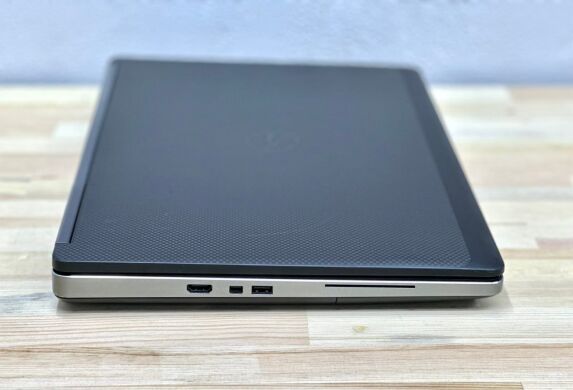 Мобильная рабочая станция Dell Precision 7710 / 17.3" (1600x900) TN / Intel Core i7-6820HQ (4 (8) ядра по 2.7 - 3.6 GHz) / 16 GB DDR4 / 512 GB SSD / nVidia Quadro M5000M, 8 GB GDDR5, 256-bit / Win 10 Pro