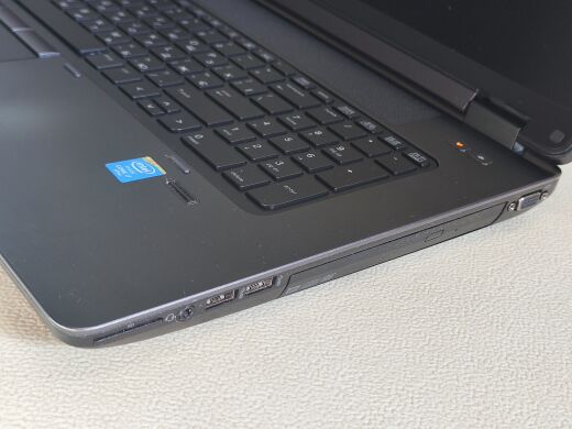 Мобільна робоча станція HP ZBook 17 G2 / 17.3" (1920x1080) TN / Intel Core i7-4810MQ (4 (8) ядра по 2.8 - 3.8 GHz) / 32 GB DDR3 / 256 GB SSD / nVidia Quadro K3100M, 4 GB GDDR5, 256-bit / WebCam