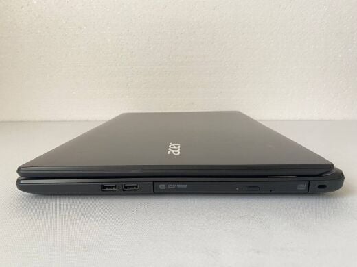 Ноутбук Acer Aspire E5-721 / 17.3" (1600x900) TN / AMD A8-6410 (4 ядра по 2.0 - 2.4 GHz) / 12 GB DDR5 / 240 GB SSD / AMD Radeon R5 Graphics / WebCam