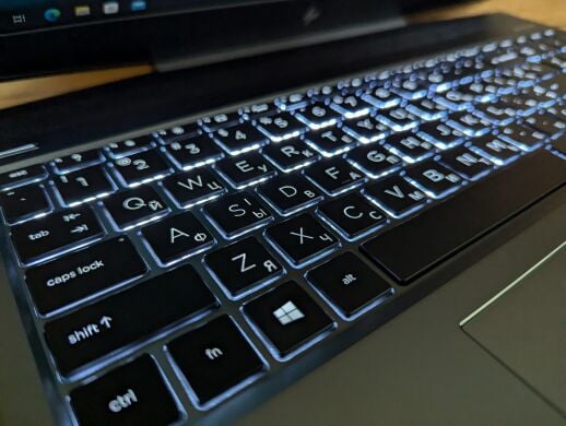 Мобільна робоча станція HP zBook 15v G5 / 15.6" (1920x1080) IPS / Intel Xeon E-2176M (6 (12) ядер по 2.7 - 4.4 GHz) / 32 GB DDR4 / 1000 GB SSD / nVidia Quadro P600, 4 GB GDDR5, 128-bit / WebCam / TouchID / Windows 10