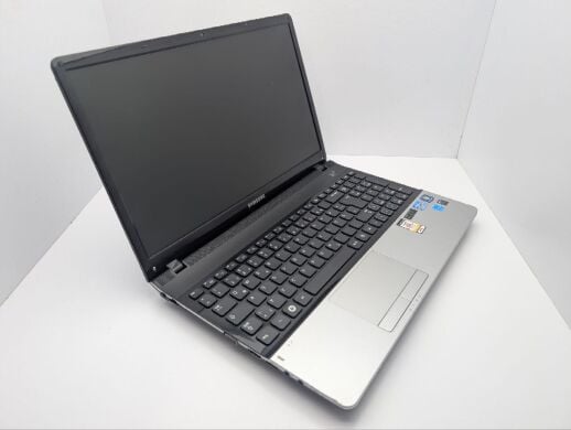 Ноутбук Samsung NP300E5A / 15.6" (1366x768) TN / Intel Core i3-2350M (2 (4) ядра по 2.3 GHz) / 6 GB DDR3 / 320 GB HDD / nVidia GeForce GT 520MX, 1 GB GDDR3, 64-bit / WebCam / DVD-ROM