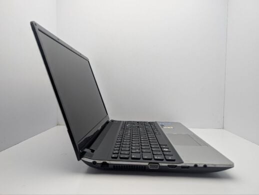 Ноутбук Samsung NP300E5A / 15.6" (1366x768) TN / Intel Core i3-2350M (2 (4) ядра по 2.3 GHz) / 6 GB DDR3 / 320 GB HDD / nVidia GeForce GT 520MX, 1 GB GDDR3, 64-bit / WebCam / DVD-ROM