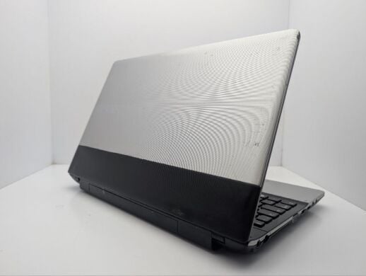 Ноутбук Samsung NP300E5A / 15.6" (1366x768) TN / Intel Core i3-2350M (2 (4) ядра по 2.3 GHz) / 6 GB DDR3 / 320 GB HDD / nVidia GeForce GT 520MX, 1 GB GDDR3, 64-bit / WebCam / DVD-ROM