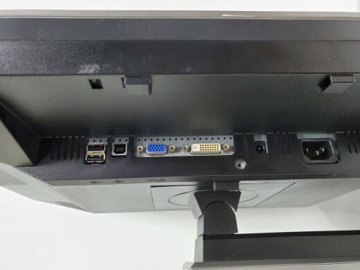 Dell 2209WA / 22" (1680x1050) E-IPS CCFL / DVI-D, VGA, USB