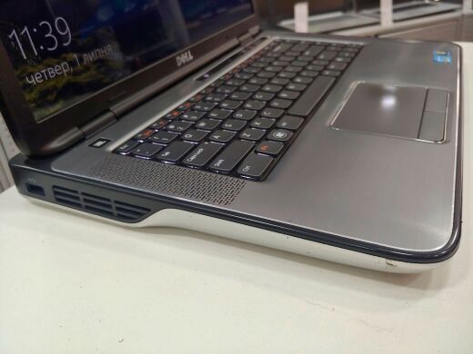 Ноутбук Dell XPS 15 L502x / 15.6" (1366x768) HD TN / Intel Core i7-2670QM 2nd Gen (4 (8) ядра по 2.2GHz - 3.1GHz) / 8 GB DDR3 / 120 GB SSD / NVIDIA GeForce GT 525M 1 GB / DVD / WebCam Ноутбук Dell XPS 15 L502x / 15.6" (1366x768) HD TN / Intel Core i7-2670QM 2nd Gen (4 (8) ядра по 2.2GHz - 3.1GHz) / 8 GB DDR3 / 120 GB SSD / NVIDIA GeForce GT 525M 1 GB / DVD / WebCam