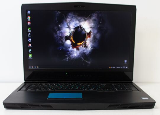 Ігровий ноутбук Б-клас Dell Alienware 17 R4 P31E / 17.3" (1920x1080) IPS / Intel Core i7-7700HQ (4 (8) ядра по 2.8 - 3.8 GHz) / 16 GB DDR4 / 256 GB SSD + 1000 GB HDD / nVidia GeForce GTX 1070, 8 GB GDDR5, 256-bit / WebCam / Card Reader Ігровий ноутбук Б-клас Dell Alienware 17 R4 P31E / 17.3" (1920x1080) IPS / Intel Core i7-7700HQ (4 (8) ядра по 2.8 - 3.8 GHz) / 16 GB DDR4 / 256 GB SSD + 1000 GB HDD / nVidia GeForce GTX 1070, 8 GB GDDR5, 256-bit / WebCam / Card Reader