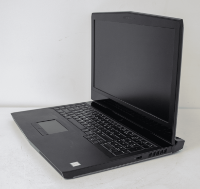 Ігровий ноутбук Б-клас Dell Alienware 17 R4 P31E / 17.3" (1920x1080) IPS / Intel Core i7-7700HQ (4 (8) ядра по 2.8 - 3.8 GHz) / 16 GB DDR4 / 256 GB SSD + 1000 GB HDD / nVidia GeForce GTX 1070, 8 GB GDDR5, 256-bit / WebCam / Card Reader Ігровий ноутбук Б-клас Dell Alienware 17 R4 P31E / 17.3" (1920x1080) IPS / Intel Core i7-7700HQ (4 (8) ядра по 2.8 - 3.8 GHz) / 16 GB DDR4 / 256 GB SSD + 1000 GB HDD / nVidia GeForce GTX 1070, 8 GB GDDR5, 256-bit / WebCam / Card Reader