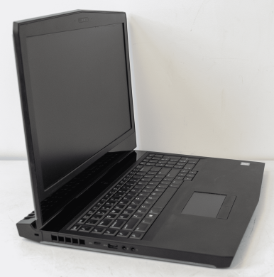 Ігровий ноутбук Б-клас Dell Alienware 17 R4 P31E / 17.3" (1920x1080) IPS / Intel Core i7-7700HQ (4 (8) ядра по 2.8 - 3.8 GHz) / 16 GB DDR4 / 256 GB SSD + 1000 GB HDD / nVidia GeForce GTX 1070, 8 GB GDDR5, 256-bit / WebCam / Card Reader Ігровий ноутбук Б-клас Dell Alienware 17 R4 P31E / 17.3" (1920x1080) IPS / Intel Core i7-7700HQ (4 (8) ядра по 2.8 - 3.8 GHz) / 16 GB DDR4 / 256 GB SSD + 1000 GB HDD / nVidia GeForce GTX 1070, 8 GB GDDR5, 256-bit / WebCam / Card Reader